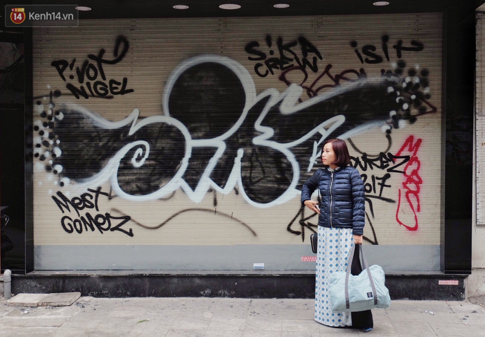 Nhiều hộ dân phố cổ bức xúc khi chỉ sau một đêm, cửa nhà mình bị bôi bẩn bởi hình vẽ xấu xí